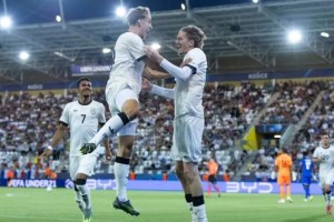 踢球者：斯图加特关注美因茨前锋魏珀，未来替代沃尔特马德